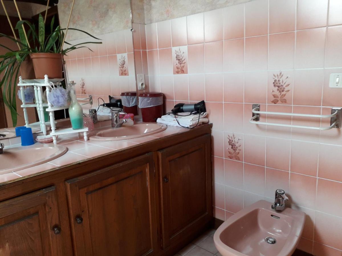 Halte Aux Places Marcillac-Saint-Quentin Екстер'єр фото