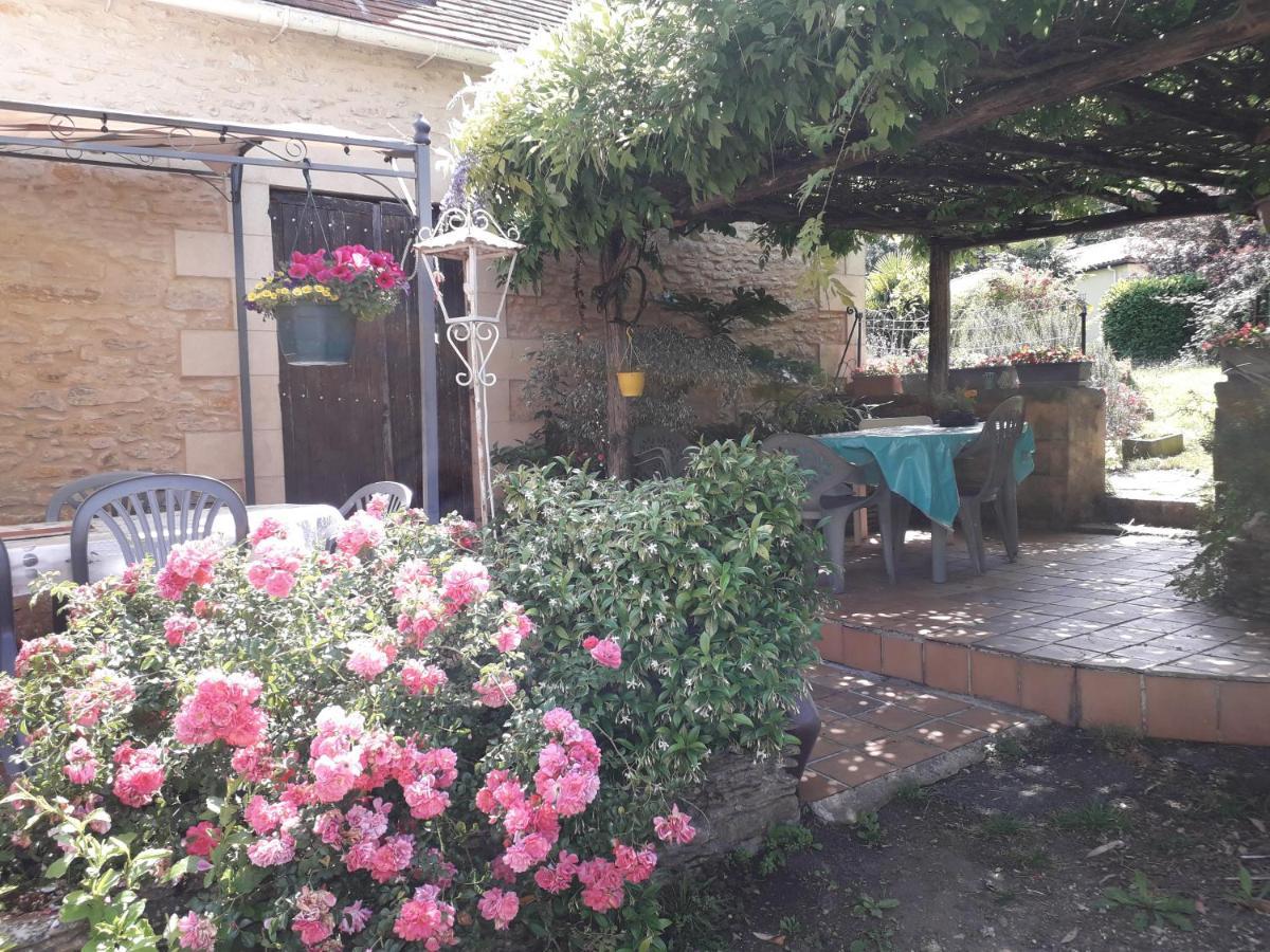 Halte Aux Places Marcillac-Saint-Quentin Екстер'єр фото