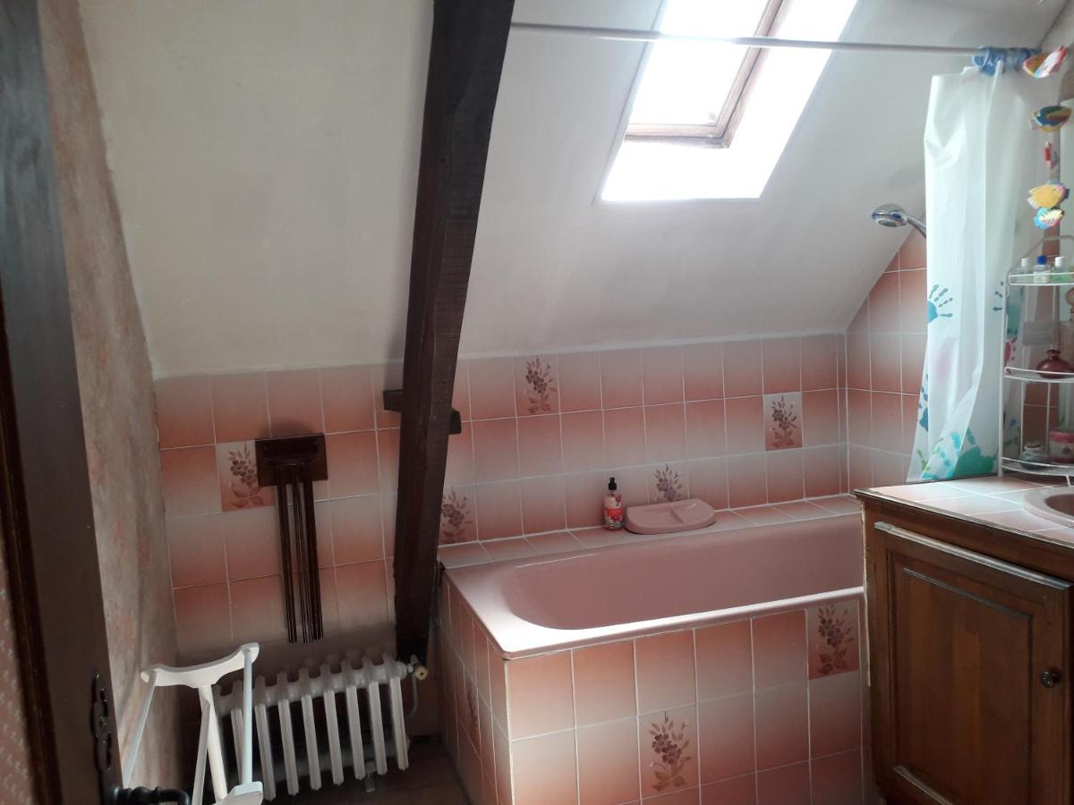 Halte Aux Places Marcillac-Saint-Quentin Екстер'єр фото